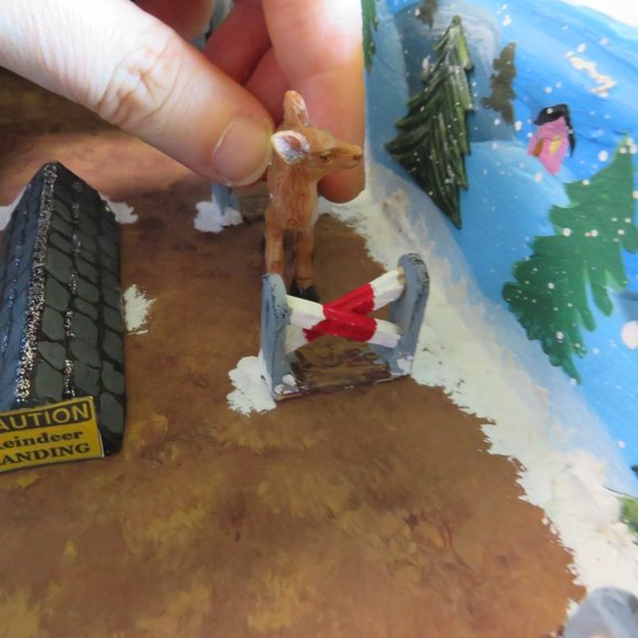 Santa's REINDEER BOOT CAMP where reindeer learn to fly [imaginary play] 80%wood - Picture 12 of 16